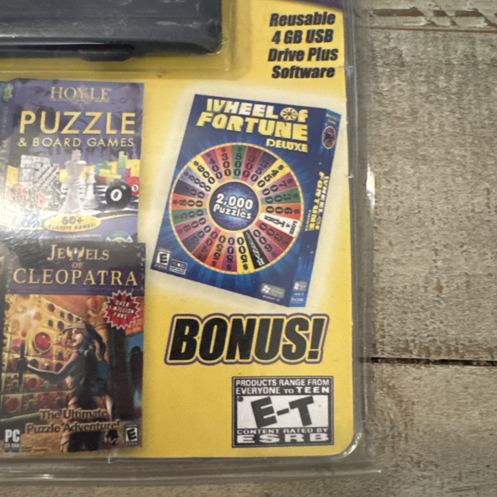 HOYLE FAMILY GAMES COLLECTION 4GB USB DRIVE PLUS SOFTWARE FULL GAMES BRAND -RARE